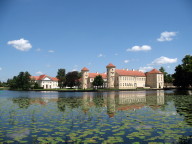 Schloss mit Seerosen